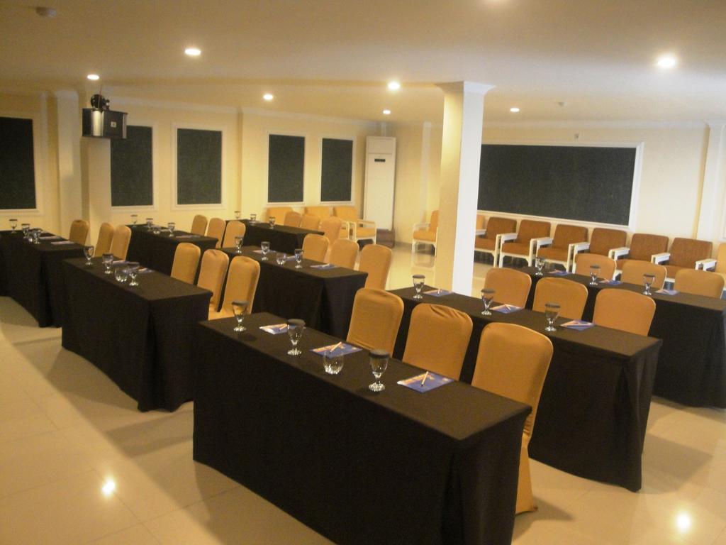 Ramayana Hotel Makassar Exterior photo