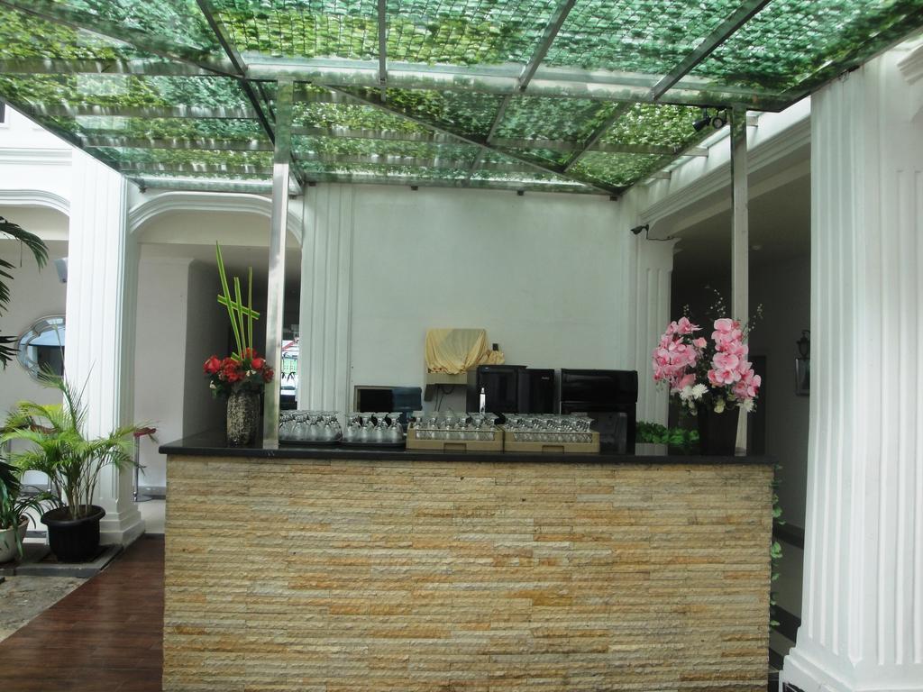 Ramayana Hotel Makassar Exterior photo