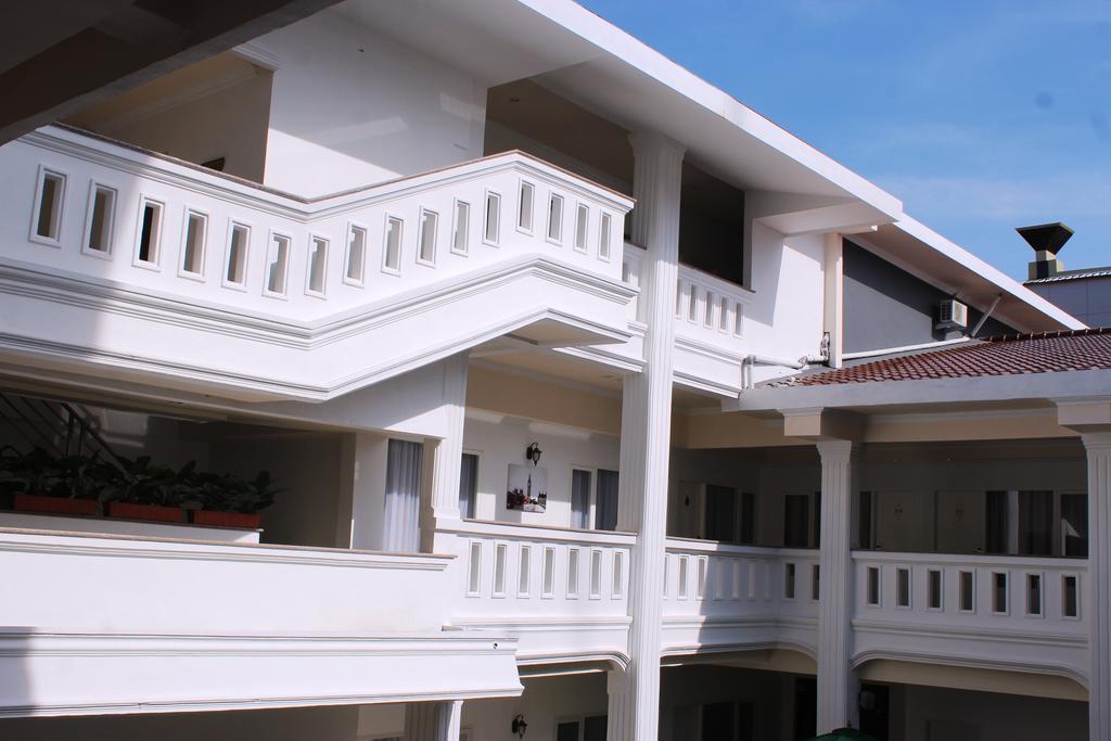 Ramayana Hotel Makassar Exterior photo